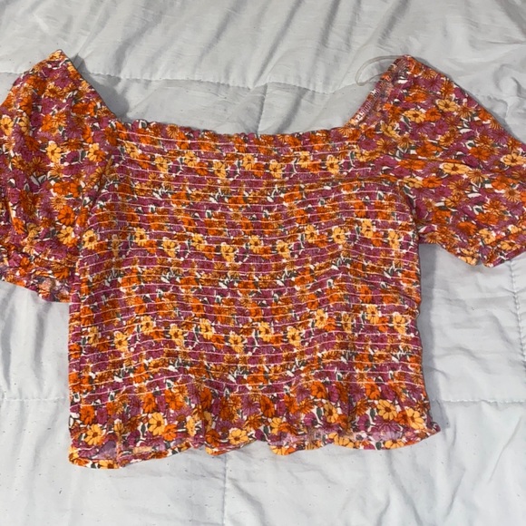 SO Junior’s Cropped Puff Top - Picture 1 of 2